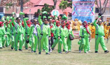 HADIRI PEMBUKAAN PORSENI PGRI, TOMY SATRIA PIMPIN DEFILE BULUKUMBA